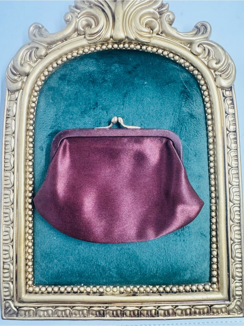 1950s Dark Brown Gold Kiss-Lock coin purse.